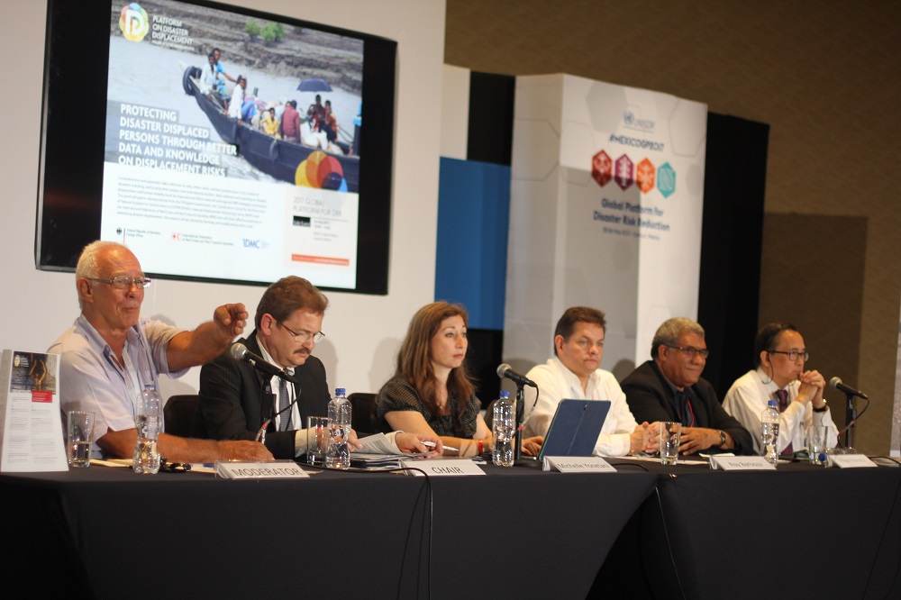 Panel urges all countries to improve data on why, where, when and how people move in the context of disasters